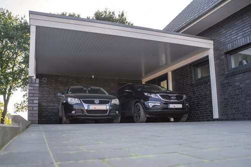 Carport mit Auto