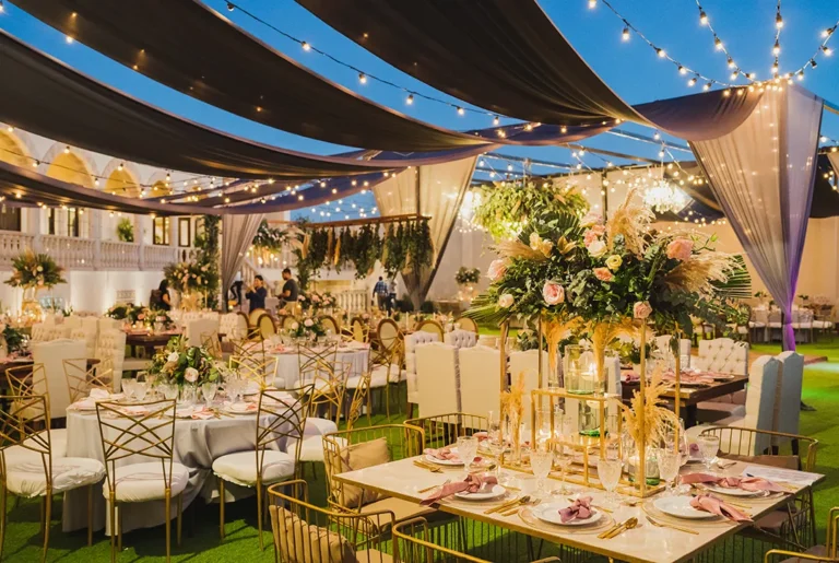 Gartenhochzeit Lichterketten