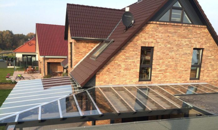 Sicherheitsglas auf einer Terrassenüberdachung