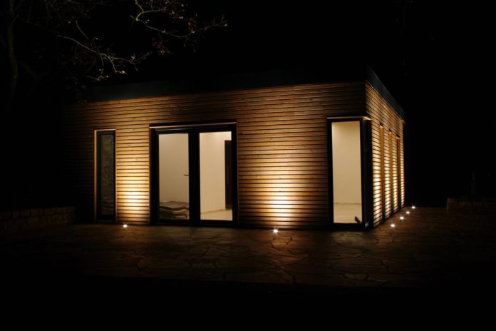 Strom im Gartenhaus verlegen? Tipps & Ideen