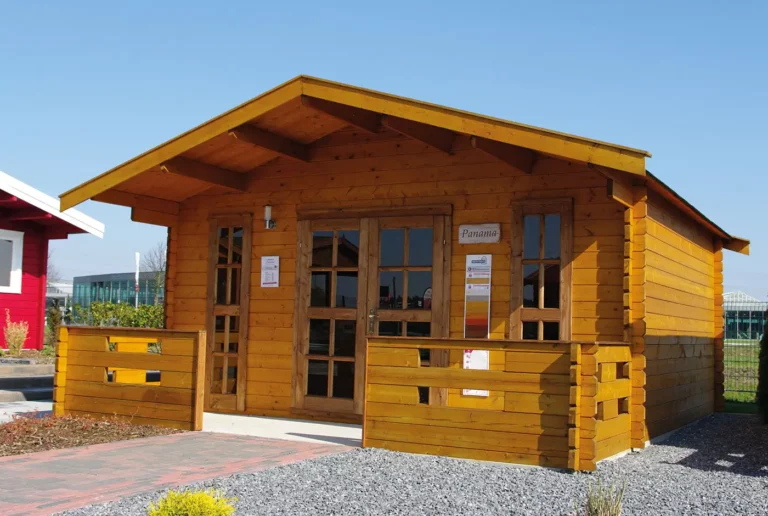 Gartenhaus aus Holz, Modell Panama mit Vordach
